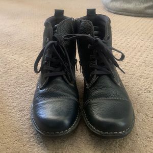 Clark booties… very comfortable! Size 8, excellent used condition.